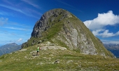 21 L'ampia sella della Bocchetta del Paradiso. Siamo tentati dalla....